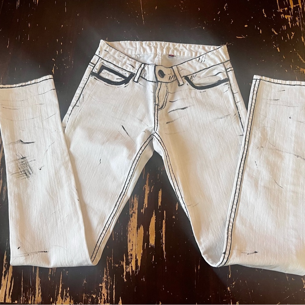Jean Hand painted ( Cartoon) GUESS size 26 great condition!